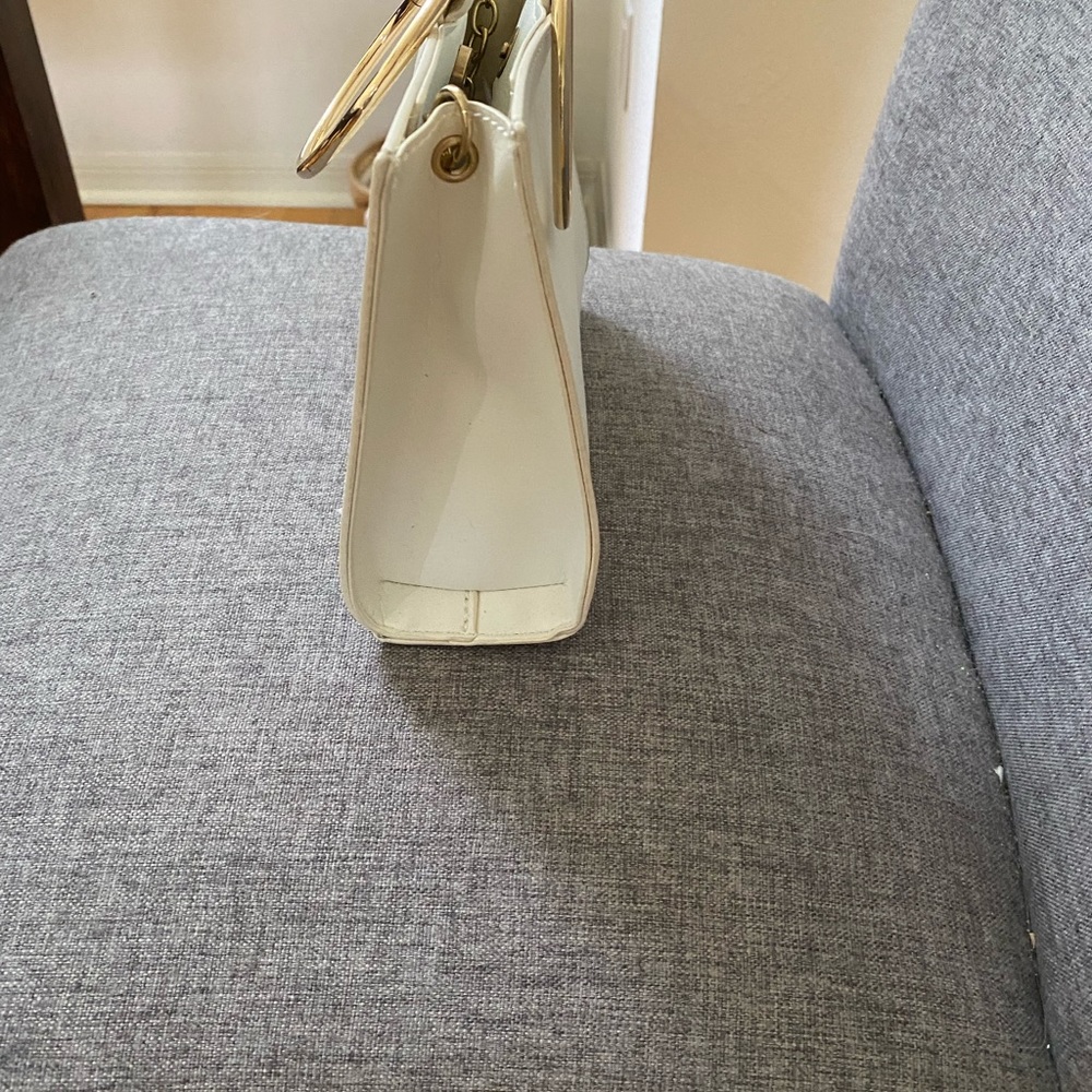 Small white handbag.